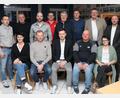 Bild: Ertl, Willi
Der neue Vorstand t des SV Sorghof (sitzend, von links): Nadine Graf, Markus Kredler, Dominik Fischer, Christoph Wywiol und Anja Weich; stehend (von links): Manuel Plößner, Christian Rudlof, Manuel Roppert, Christian Merkl, Josef Weiß, Wolfgang Graf, Bürgermeister Hans-Martin Schertl und Hans-Ludwig Götz.
