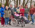 Bild: Renate Bauer-Zölch/exb
Mit Unterstützung der Feuerwehr und des Dorfrates Liebenstein konnte die Dorfjugend ein Nest mit 1500 Euro füllen und es an den Verein „Happynest“ übergeben.