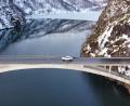 Bild: Thomas Geiger/dpa
Fjord-Feeling in Norwegen: Vor der Urlaubsfahrt mit dem Elektroauto sollte man sich die passenden Ladestationen auf der Route heraussuchen.
