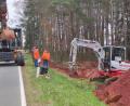 Bild: hme
Mit Hochdruck arbeiten die Mitarbeiter der Firma Kraus und die Bauhofmitarbeiter an der kaputten Wasserleitung zwischen Neuersdorf und Neudorf bei Luhe.