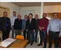Bild: rn
Jürgen Hofmann (links) und Bürgermeister Marcus Gradl (rechts) ehrten (von rechts) Peter Sirtl, Horst Priebe, Ludwig Schneider, Herbert Fischer und Reinhold Graßler für langjährige Mitgliedschaft beim Reservistenverband. Johannes Schreglmann (Zweiter von links) bleibt Vorsitzender.