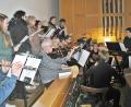 Bild: ld
Regionalkantor Stephan Merkes gestaltete mit seinem Vokalensemble "AufgeMerkt!" und einer Instrumentalgruppe in der Kirche in Brand einen gut besuchten musikalischen Kreuzweg.