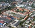 Bild: Georgi
Das Areal der Leopoldkaserne in Amberg von oben. Eine neu zu gründende Stadtentwicklungsgesellschaft soll das Gelände direkt von der Bundesanstalt für Immobilienaufgaben erwerben und entwickeln.