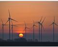 Bild: Patrick Pleul/dpa
Allein durch Wind und Sonne könnte eigentlich genügend Energie gewonnen werden, um den Bedarf zu decken – jedoch oft nicht zur richtigen Zeit.