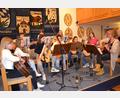Bild: gi
Das Gitarren-Ensemble unter der Leitung von Sieglinde Ziegler spielt einen „Polnischen Tanz“ und präsentiert das mexikanische Volkslied „Las Chiapanecas“.