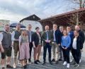 Bild: Carolin Böckl/exb
Die Europaparlamentarier Manfred Weger (Sechster von links) und Christian Doleschal (Sechster von rechts) waren bei den Junge-Union-Kreisverbänden Tirschenreuth und Neustadt/WN zu Gast.
