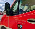 Bild: Gabi Schönberger
Ein Fahrzeug der Weidener Feuerwehr steht nach dem Brand in einem Wohnhaus in der Galgenbergstraße am Einsatzort.