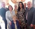 Bild: fpoz
Theresia Majcher (vorne) gratulierten zum 100. Geburtstag unter anderem Landrat Roland Grillmeier, Tochter Maria, Pfarrsekretärin Steffi Wegmann, Bürgermeisterin Margit Bayer und Seniorenbeauftragter Gerhard Weber.
