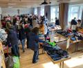 Bild: exb/AWO
Einen regelrechten Ansturm gibt es auf das Angebot des zweiten Baby- und Kinderbasars des AWO-Ortsvereins in Flossenbürg.
