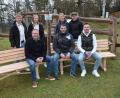 Bild: hdk
Zwei Sitzbänke stiftet die Kirwagemeinschaft für den Kinderspielplatz in Kürmreuth. Sitzend von links Hans Martin Grötsch, Michael Straub und Thomas Pirner, stehend von links Lukas Gebhard, Tina Wittmann, Viola Hagerer und Julian Taubmann.