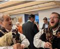 Bild: eib
Das Duo Kamil Jindřich (links) und Josef Kuneš sorgt mit Gesang und Dudelsack für einen lockeren Ausklang.