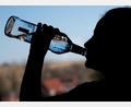 Symbolbild: Silas Stein
Ein Mann hat in Hof eine Flasche Wodka auf Ex geleert. Weil er nicht zahlen konnte, griff die Polizei ein.
