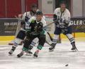 Bild: kro
Der EHC Mitterteich (vorne Kiril Groz) hat auch das zweite Finale um die bayerische Bezirksliga-Meisterschaft gegen den EHC Straubing verloren.
