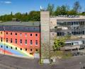 Bild: Rosenthal/exb
Hingucker seit Jahrzehnten: Das Regenbogen- und das Spiegelhaus von Rosenthal. Auch hier in der Verwaltung am Hauptsitz in Selb stehen Arbeitsplätze auf dem Spiel.