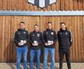 Bild: TSV Konnersreuth
Der TSV Konnersreuth zeichnete langjährige Spieler aus. Von links: Christopher Rüth, Markus Hümmer, Tobias Wenisch, 2. Vorsitzender Florian Neumann.