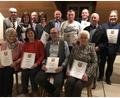 Bild: mma
Für 20 bis 50 Jahre Treue ehren die Hahnbacher Wanderfreunde einige Mitglieder. Mit ihnen freuten sich die Vorsitzende Annemarie Graf (stehend, Vierte von links), Altbürgermeister Hans Kummert (links) und Zweiter Bürgermeister Georg Götz (Fünfter von links).