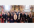 Bild: le
Die evangelische Kirchengemeinde St. Johannes Baptista stand am Palmsonntag ganz im Zeichen der Konfirmation von 16 jungen Christen aus Floß und 2 aus Flossenbürg.