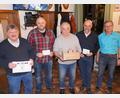 Bild: fvo
Hans-Peter Reil, Gewinner Stefan Kellner, Herbert Beimler, Alois Hafner und Siedlerchef Ludwig Eger (von links) freuen sich über die guten Ergebnisse beim Preisschafkopf.