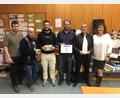 Bild: fz
Tobias Schmucker (Dritter von links) aus Schirmitz gewinnt den Preisschafkopf in Irchenrieth. .