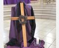 Bild: Rita König/exb
Das Kreuz im Mittelpunkt beim Kreuzweg.