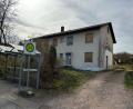 Bild: Stadtverwaltung Schnaittenbach/exb
Das Lehrerwohnhaus in Kemnath soll im Zuge der Dorferneuerung abgerissen werden.,