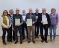 Bild: Gerda Eiber/exb
Die Geehrten mit den Offiziellen (von links): Kassiererin Evi Koberstein, Vorsitzende Gerda Eiber, Richard Graf, Karl Koller, Konrad Rubenbauer, Franz Dirmeier, Heinz Wunderlich und Schriftführerin Lydia Gleixner-Sächerl.