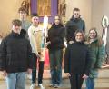 Bild: Pfarramt Wiesau/exb
Ministranten bastelten die Osterkerze für die Wiesauer Pfarrkirche. Im Bild (vordere Reihe, von links) Jannis Zrenner, Nina Löw, Maria Sailer, (hintere Reihe, von links) Thomas Mehler, Leonhard Korb, Lina Grabe, Johannes Gleißner.