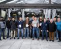 Bild: Fischereiverein Stiftland/exb
Das neue Vorstandschaftsteam mit Vorsitzendem André Röckl (Sechster von links) und einem Teil der geehrten langjährigen Mitglieder.