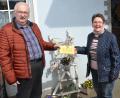 Bild: dob
Christa Wildenauer ist für Herbert Putzer, Vorsitzender der Kinderkrebshilfe, "wie ein Engel auf Erden". 1000 Euro darf er wieder für die schwerst- und krebskranken Kinder entgegennehmen.