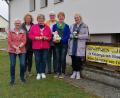 Bild: rha
Der Osterhase legt den drei Kitas der Großgemeinde Vilseck je 700 Euro ins Nest. Bei der Spendenübergabe freuen sich (von links): die Ladenmitarbeiterinnen Elfriede Kredler und Gudrun Quarder, Monika Mrosek (Kita Vilseck), Ladenchefin Veronika Pröls, Agnes Strobl (Kita Sorghof) und Katharina Bruev (Kita Schlicht).