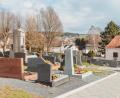 Bild: Susanne Forster
Auf dem Bärnauer Friedhof sollen Urnenstelen beziehungsweise Urnengräber entstehen. Sie sollen auf Leerflächen am alten Friedhof integriert werden. Wie die Umsetzung aussehen wird, ist noch offen.