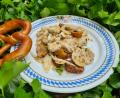 Bild: Birgit Nirschl/exb
Eine moderne Interpretation der bayerischen Weißwurst mit Breze von Birgit Nirschl.