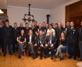 Bild: gi
Der neue Vorstand der Feuerwehr Moosbach: Vorsitzender Sebastian Völkl (vorne, Mitte), 2. Vorsitzende Julia Hierold (vorne, Zweite von links), 3. Vorsitzender Markus Wittmann (vorne, Zweiter von rechts), Schriftführer Stefan Kopetzky (stehend Sechster von links), 1. Kassier Christian Landgraf (stehend Vierte von rechts), 2. Kassier Johannes Bäumler (stehend Neunter von rechts) sowie den Beisitzern. Dazu gratuliert Bürgermeister Armin Bulenda (rechts).