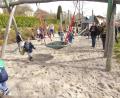 Bild: rn
Groß und Klein begeben sich im Generationenpark gemeinsam auf die Suche nach Ostereiern und so manch schokoladiger Leckerei.