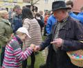 Bild: jr
Alois Wurm (rechts) ist seit 55 Jahren beim Oierhiartn in Mitterteich dabei.