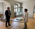 Bild: phs
Kulturamtschefin Sabine Guhl (rechts) und Museumsleiterin Stefanie Dietz auf der Baustelle im Obergeschoss des Keramikmuseums. Dort sollen ab Herbst moderne Designobjekte und antike Gegenstände aus aller Welt zu sehen sein, nicht nur aus Porzellan.