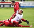 Bild: Büttner
Abstiegskampf pur gab es am Ostermontag beim Kreisliga-Duell zwischen der DJK Weiden (weiße Trikots) und dem SC Kirchenthumbach zu bestaunen. Durch den 1:0-Auswärtssieg des SC spitzt sich die Lage im Kampf um den Klassenerhalt weiter zu.