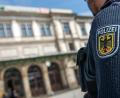Bild: Bundespolizei/Alexandra Stolze
Am Ostermontag hat ein 39-jähriger Betrunkener Regensburger Polizisten den Hitlergruß gezeigt.