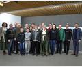 Bild: gi
Die neuen Vorstandschaften von Schützengesellschaft Moosbach mit Schützenmeisterin Jutta Fuchs (Neunte von rechts) und des Fördervereins mit Vorsitzender Evi Träger (Sechste von rechts). Dazu gratulieren Bürgermeister Armin Bulenda und zweiter Gauschützenmeister Anton Hirnet (von rechts).