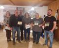 Bild: Karterclub Kötzersdorf/exb
Die Veranstalter mit den Gewinnern des Preisschafkopfs: Zweite Vorsitzende Ingrid Graf (von links), Heinz Plannerer, Vorsitzender Wolfgang Veigl, Anni Kopp, Markus Fritsch und Thomas Plannerer.