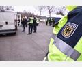 Symbolbild: Bundespolizei
Die Bundespolizei nimmt bei Verkehrskontrollen an der A 6 bei Waidhaus zwei gesuchte Straftäter fest.