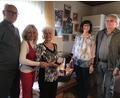 Bild: mma
Ruhestandpfarrer Hans Peter Heindl (von links) und Tochter Edeltraud Schwemmer gratulieren Ruth Raabe zusammen mit Bürgermeisterin Evi Höllerer und Erich Freisinger zum 90. Geburtstag.