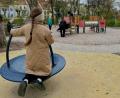 Bild: Gabi Schönberger
Der Spielplatz im Max-Reger-Park ist ein beliebter Treffpunkt für Familien. Wenn es nach der SPD geht, sollte er erweitert werden, weil gerade bei schönem Wetter der Andrang oft riesig ist.