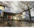 Bild: mma
Zwischen Hallenbad und Grundschultrakt soll ein Anbau entstehen, in dem die neue Mensa der Max-Prechtl-Schule untergebracht wird.