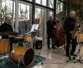 Bild: Monika Renda/exb
Die Musiker des Juri-Smirnov-Trios zeigen beim Konzert im Gedankengebäude der Burg Wernberg ihr Können.