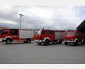 Bild: kro
Tirschenreuther Feuerwehrgeschichte bei den Tanklöschfahrzeugen: links das neueste, in der Mitte das „ausrangierte“, Baujahr 1986, und rechts das älteste, Baujahr 1961, das heute hauptsächlich als Hochzeitsauto dient.