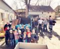 Bild: gz
Bürgermeister Reiner Gäbl (links hinten) und Organisationsleiter Marktrat Georg Zierer (vorne links) danken den TSV-Kindern und erwachsenen Vereinsmitgliedern für die Unterstützung bei der Rama-Dama-Aktion.
