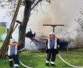 Bild: Feuerwehr Michelfeld/exb
In Ohrenbach (Landkreis Amberg-Sulzbach) hat am Montag ein Bienenhaus gebrannt.