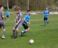 Bild: kro
Kreisliga-Spitzenreiter Union Selb feierte beim TSV Konnersreuth einen klaren 4:0-Erfolg. Hier spielt Ege Özkan (blaues Trikot) den Ball an zwei Konnersreuther Akteuren vorbei.