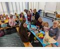 Bild: kwl
Das engagierte Kreativteam der Musikschule Neustadt sorgt auch während der Ferien für interessante Aktionen. Die Kinder hatten ihre Freude daran.